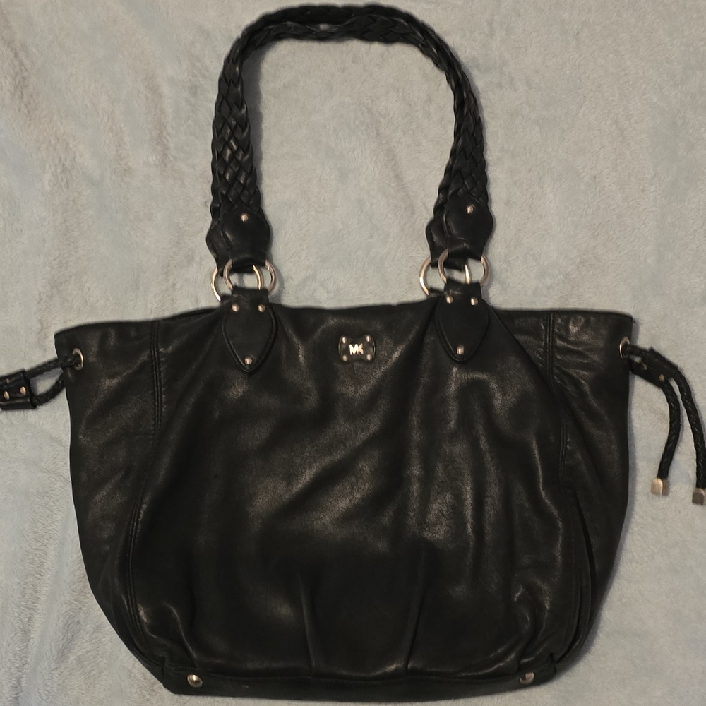 ✨️Beautiful Michael Kors Black Leather Tote✨️